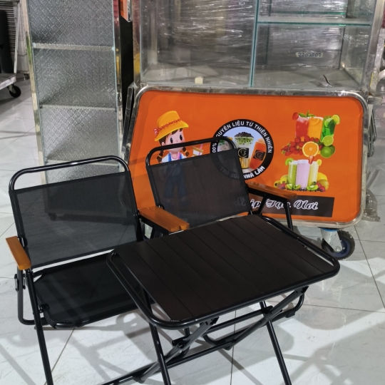 4 GHẾ ĐEN+BÀN LÁ VUÔNG