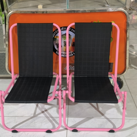 4 GHẾ SẮT THẤP + BÀN LÁ VUÔNG