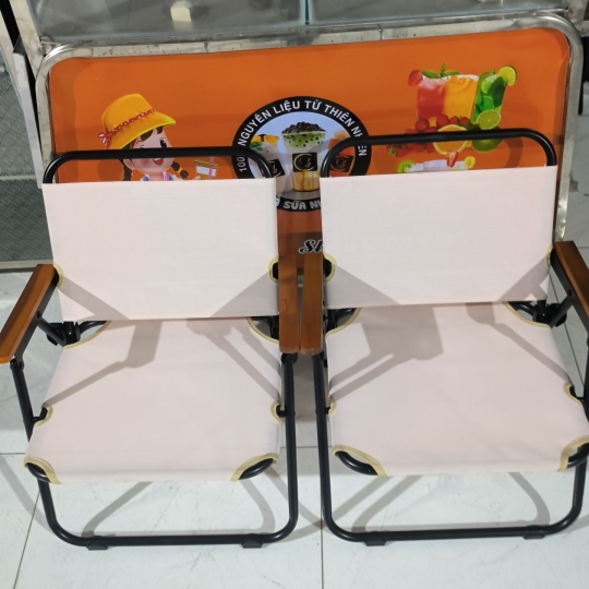 4 GHẾ ĐEN+BÀN CNC VUÔNG
