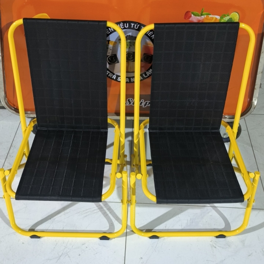 4 GHẾ SẮT THẤP + BÀN LÁ VUÔNG