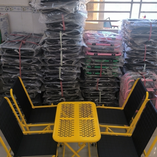 4 GHẾ SAT THẤP + BÀN CNC