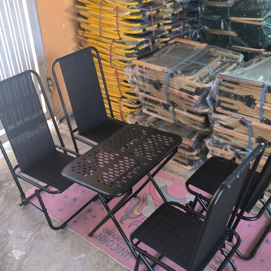 4 GHẾ SẮTCAO + BÀN CNC
