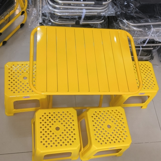 4 GHẾ DT + BÀN LÁ VUÔNG