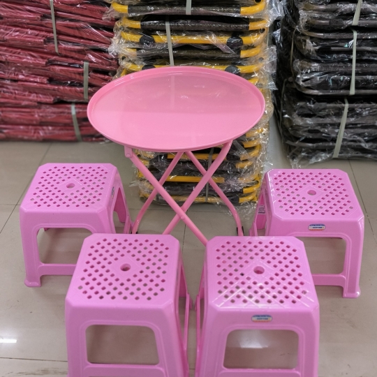 4 GHẾ NHỰA DT + BÀN TRÒN XẾP