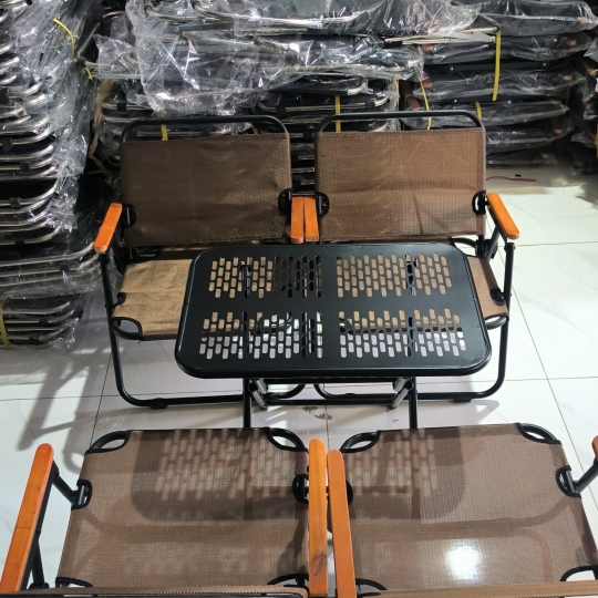 4 GHẾ ĐEN+BÀN CNC