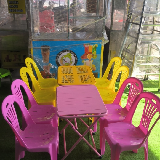 BÀN LÁ CNC+4 GHẾ NHỰA DỰA (